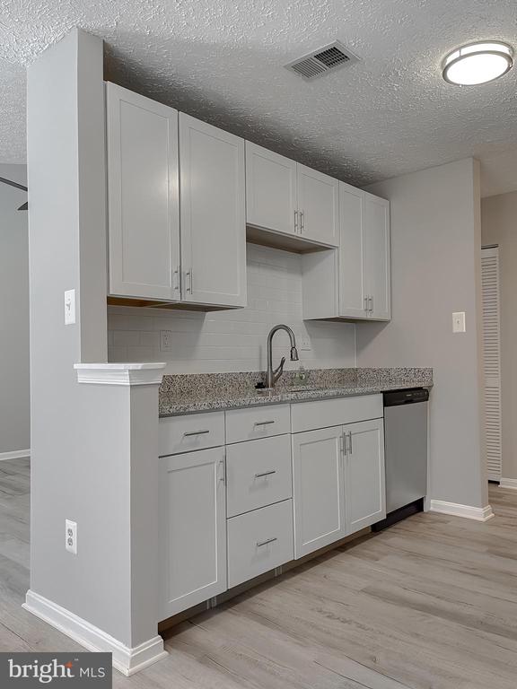 2287 VINE HILL COURT