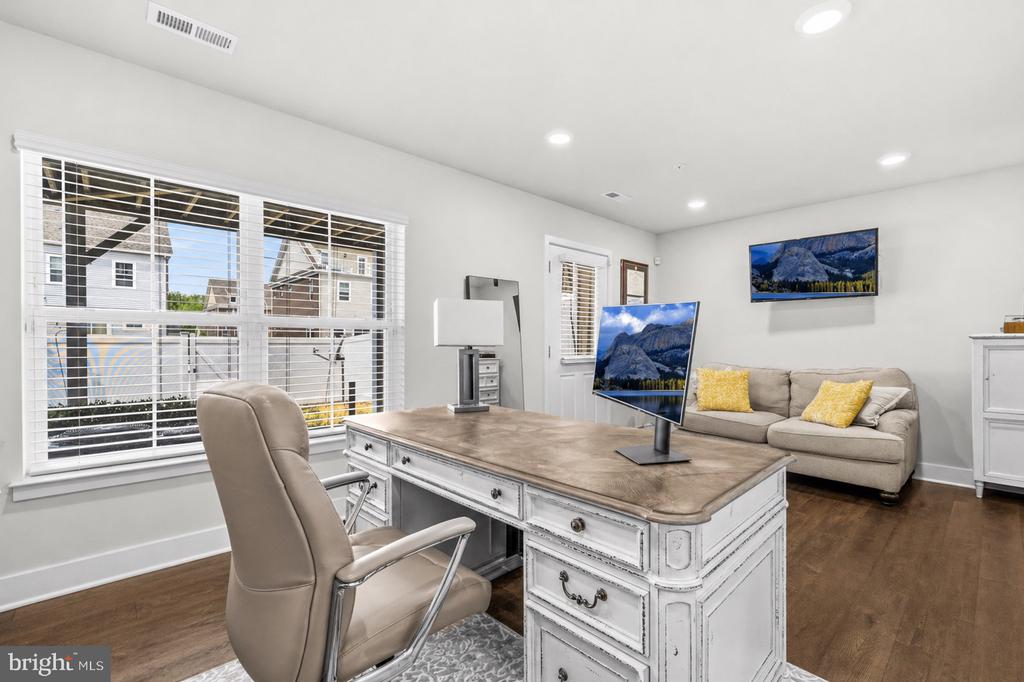 5809 JOHN KEATS PLACE