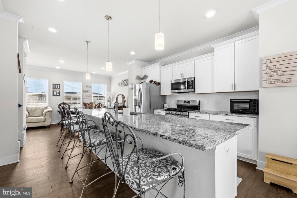 5809 JOHN KEATS PLACE