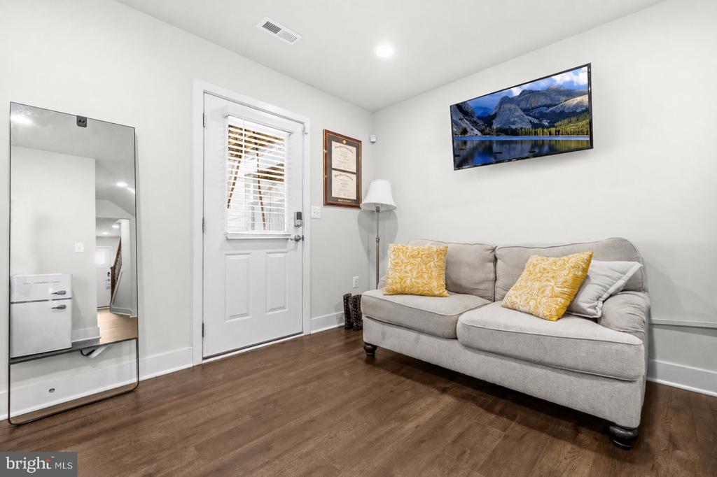 5809 JOHN KEATS PLACE