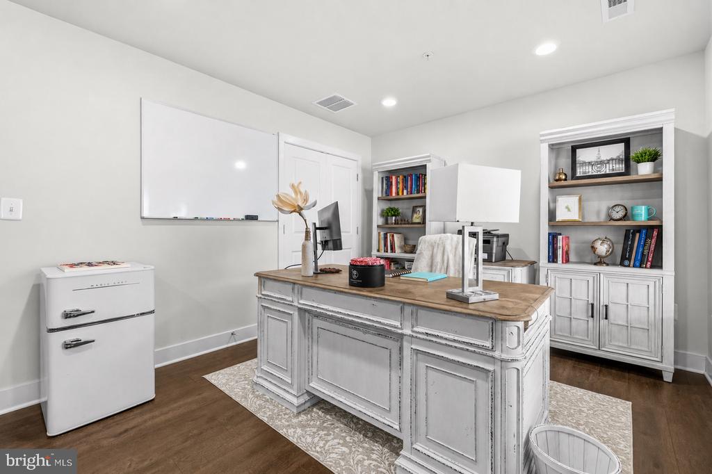 5809 JOHN KEATS PLACE
