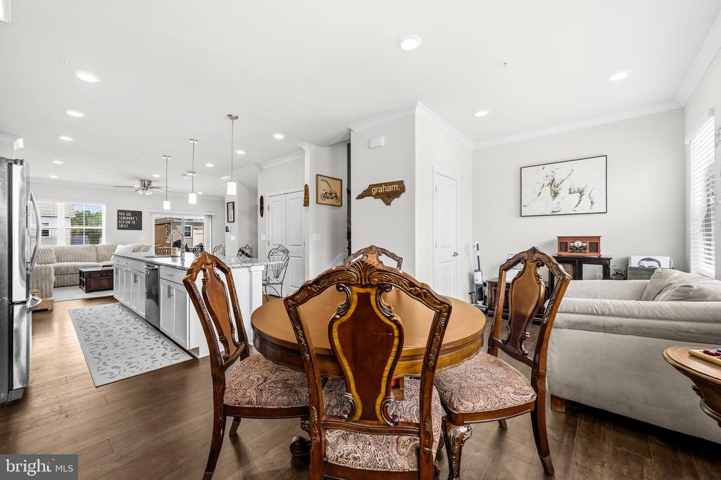 5809 JOHN KEATS PLACE