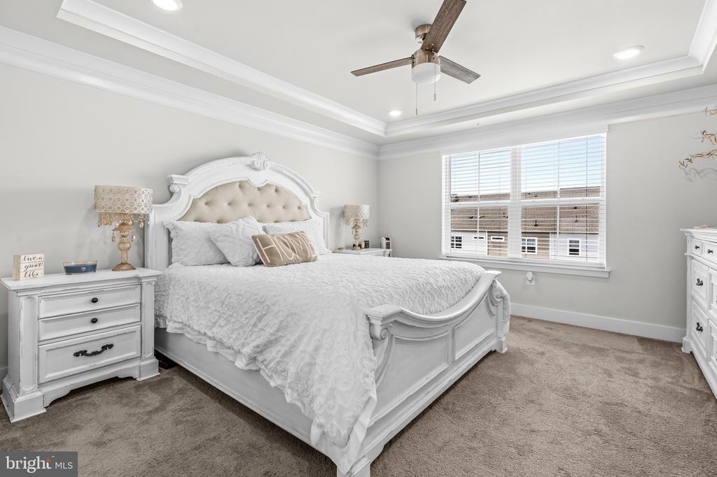 5809 JOHN KEATS PLACE