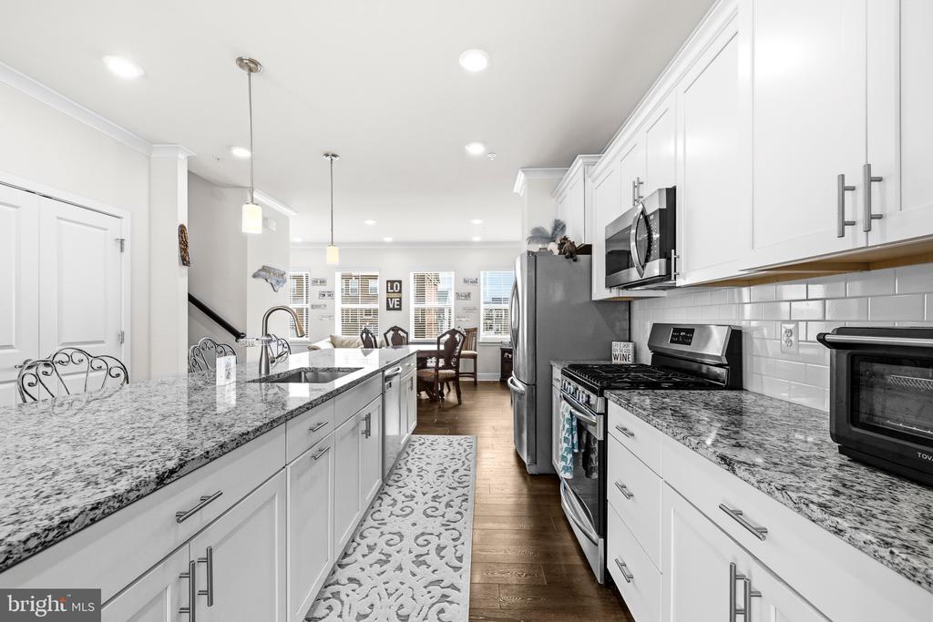 5809 JOHN KEATS PLACE