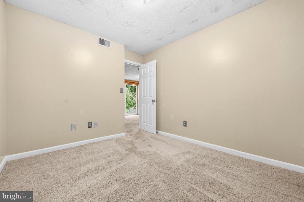 7090 MAXWELL DRIVE