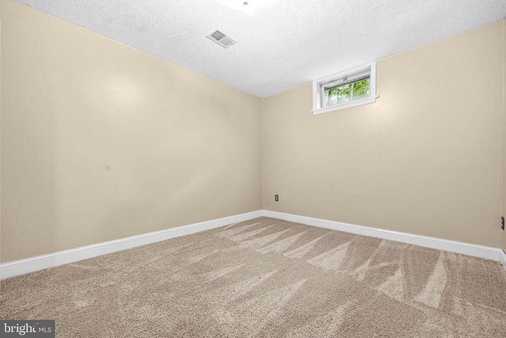 7090 MAXWELL DRIVE