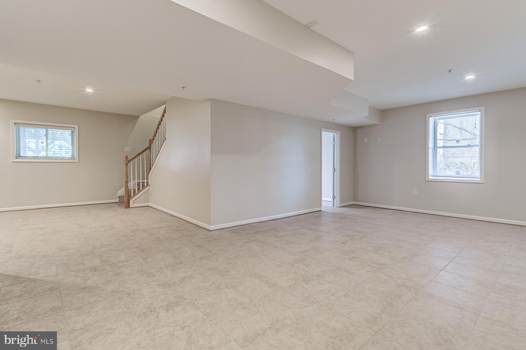 1906 Mayflower Dr