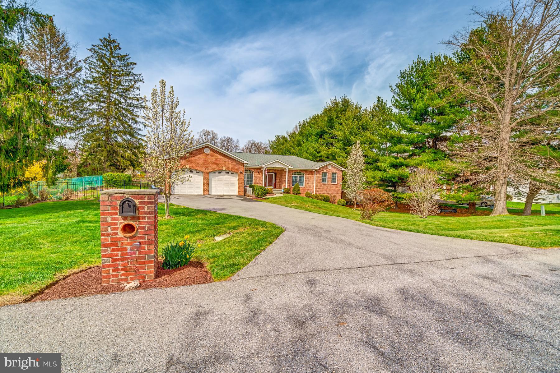 1906 Mayflower Dr