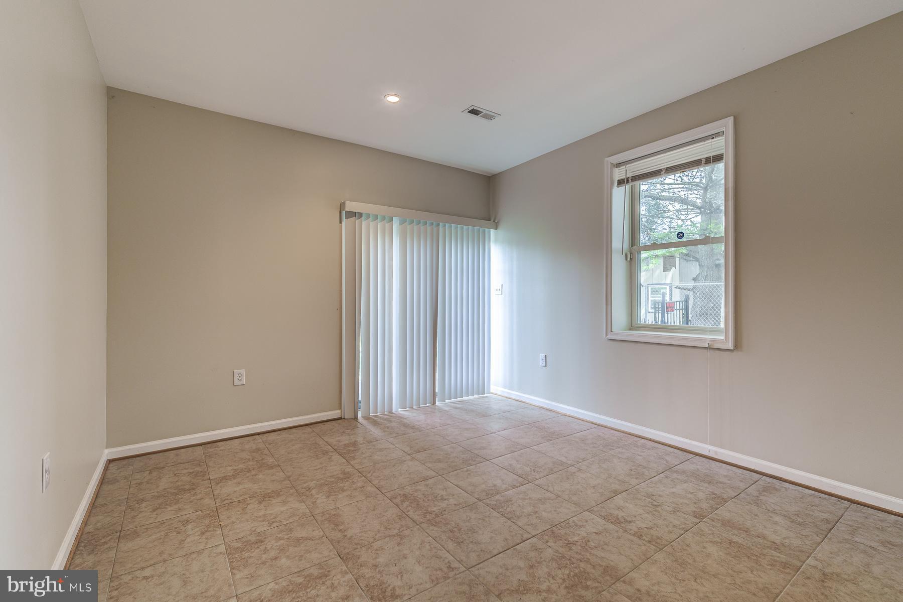 1906 Mayflower Dr