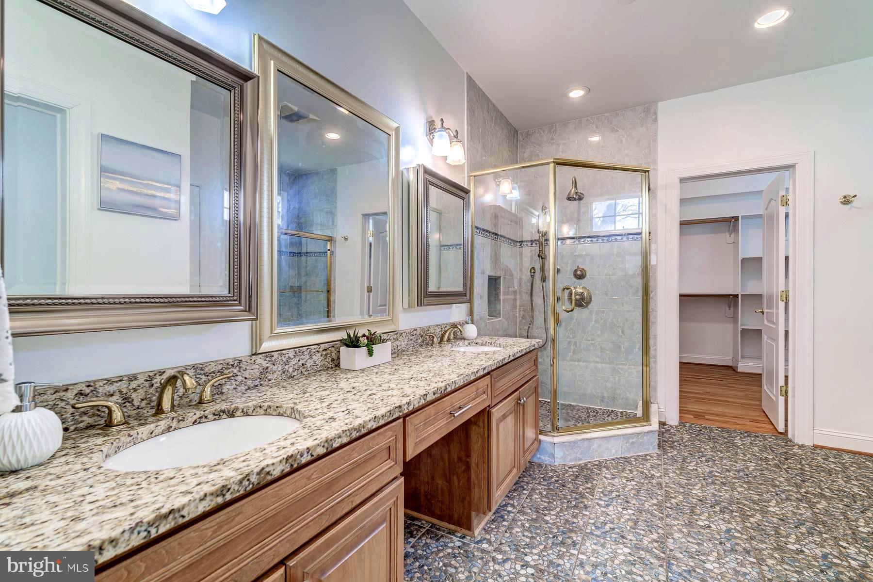 1906 Mayflower Dr