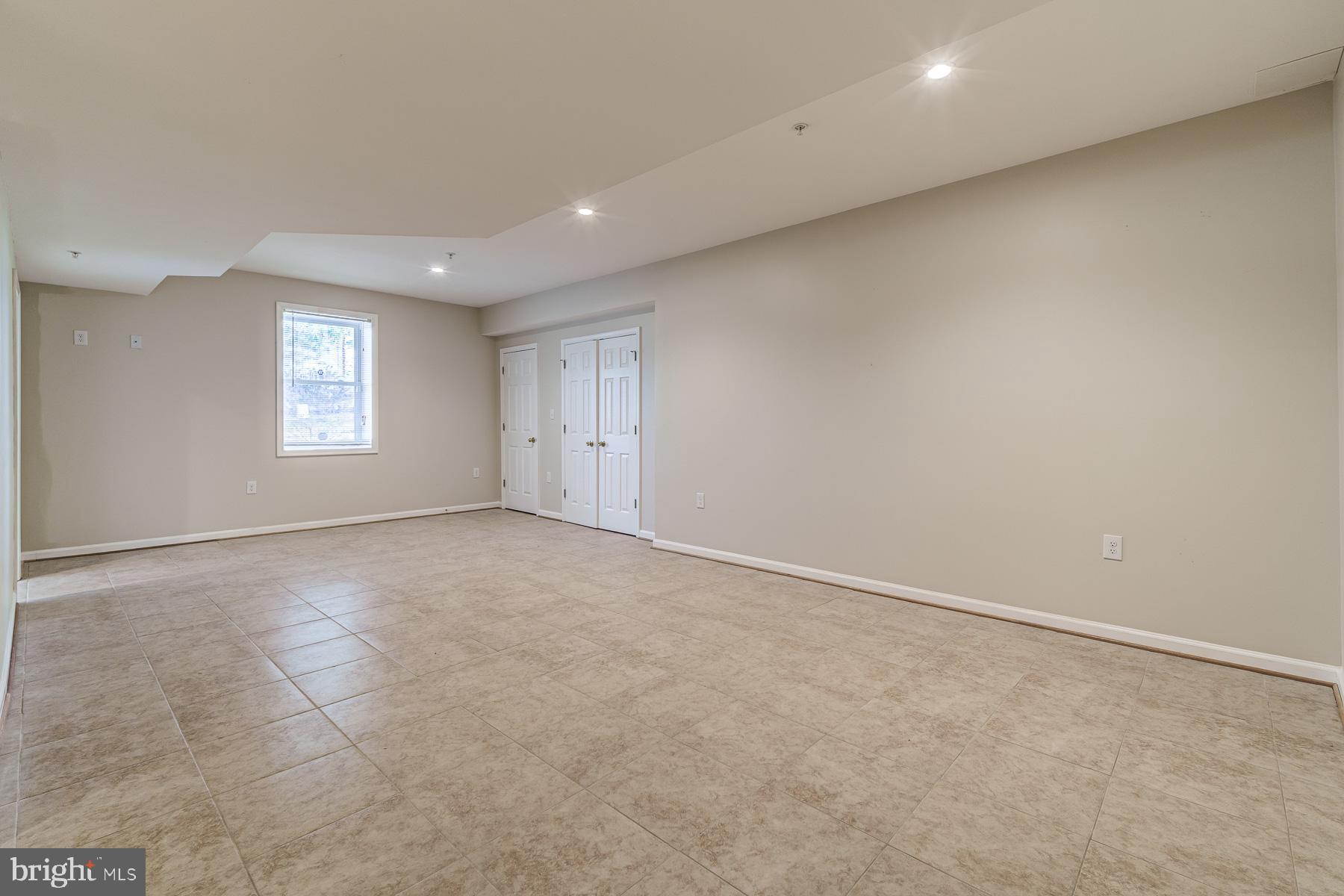 1906 Mayflower Dr