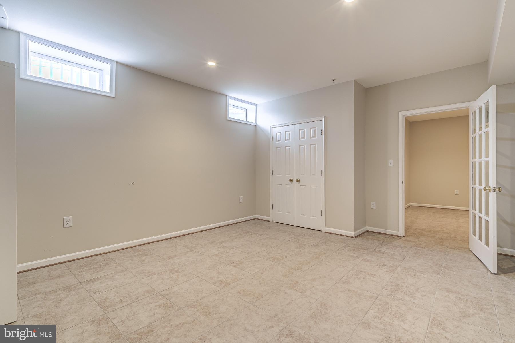 1906 Mayflower Dr