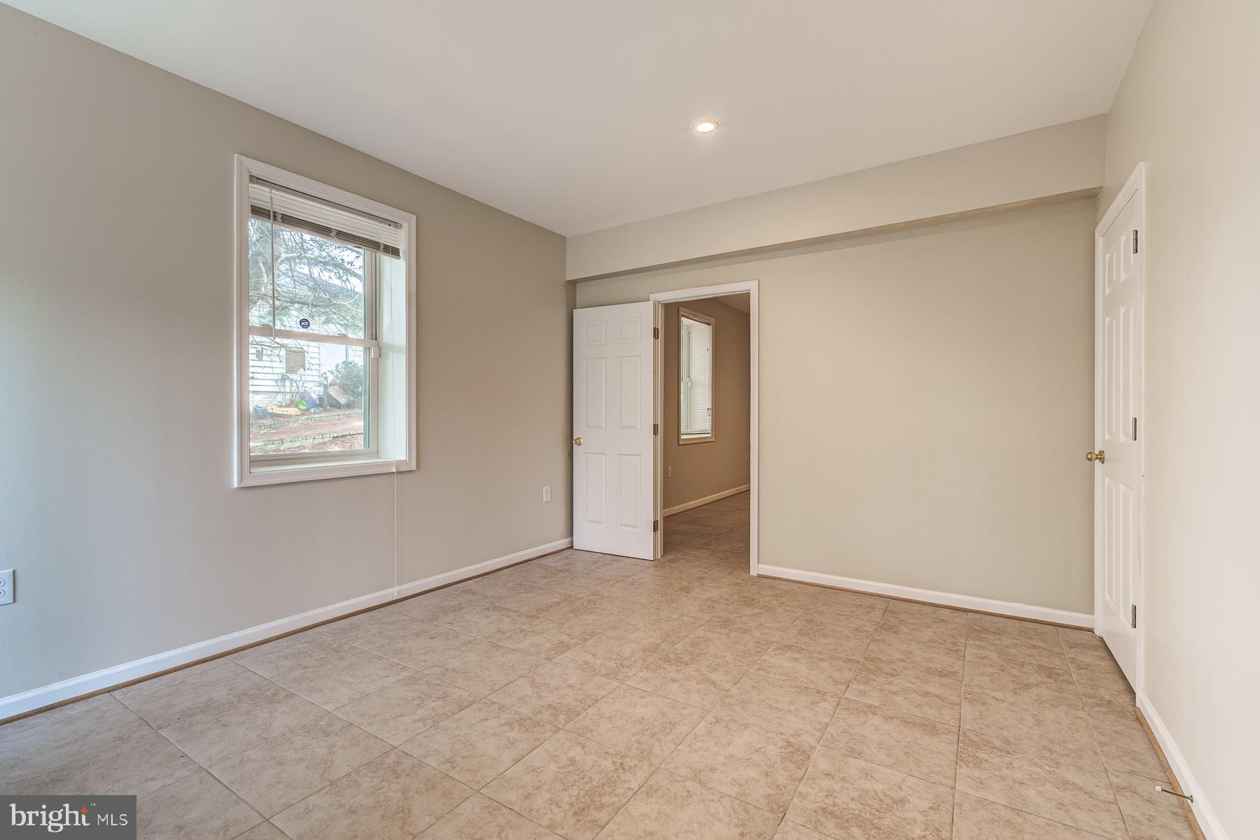 1906 Mayflower Dr