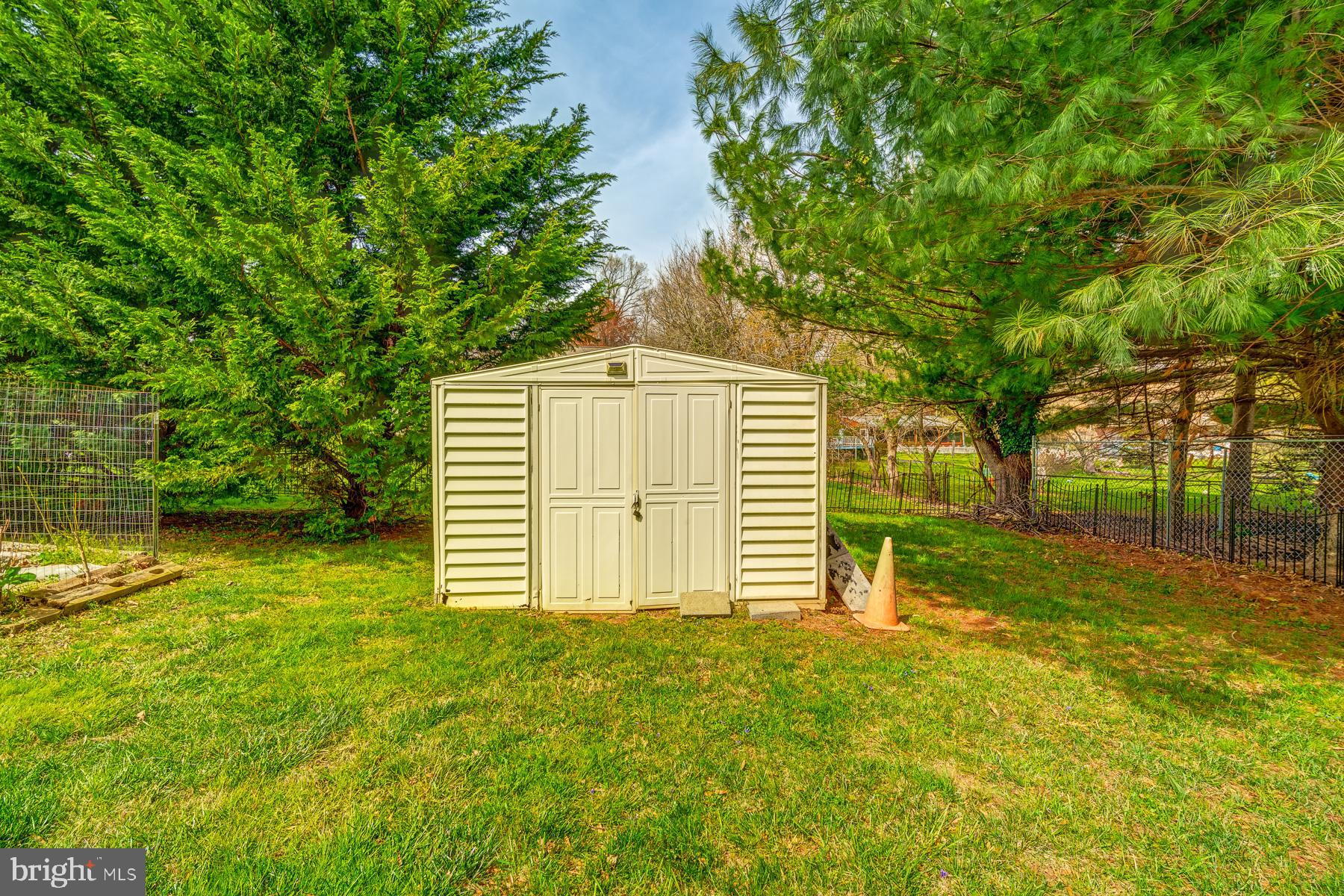 1906 Mayflower Dr