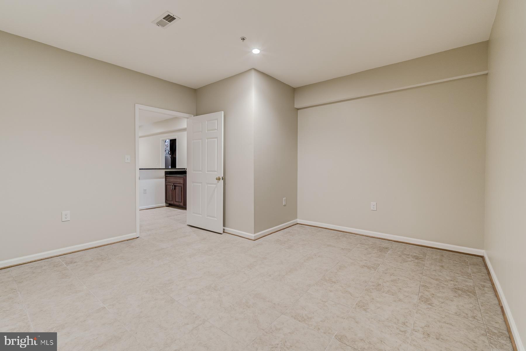 1906 Mayflower Dr