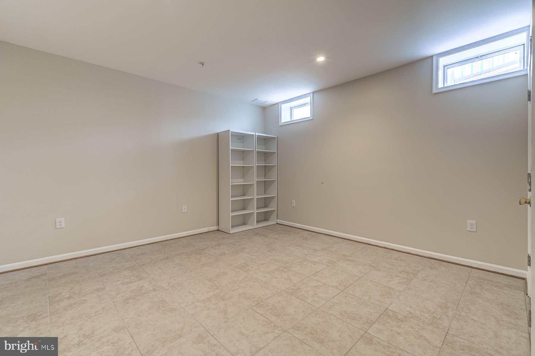 1906 Mayflower Dr