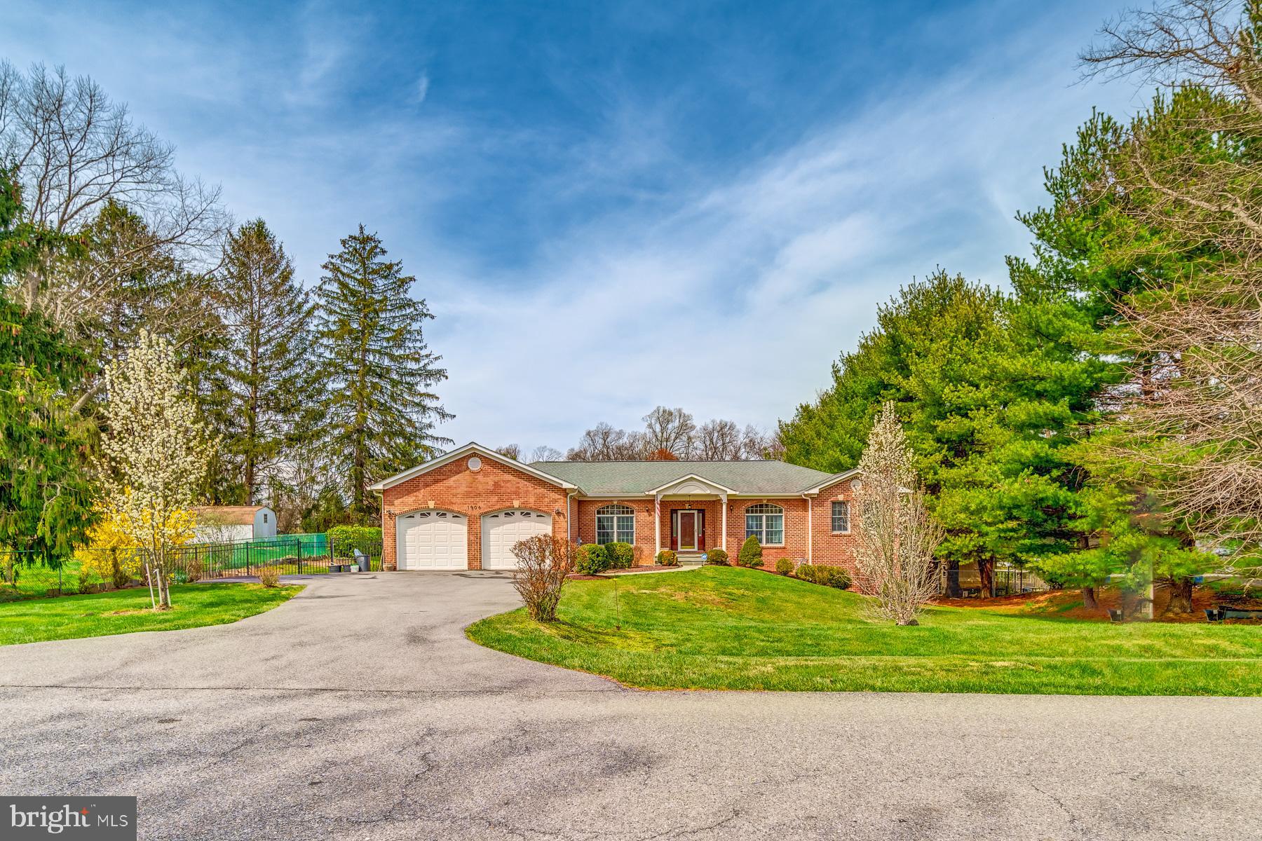 1906 Mayflower Dr