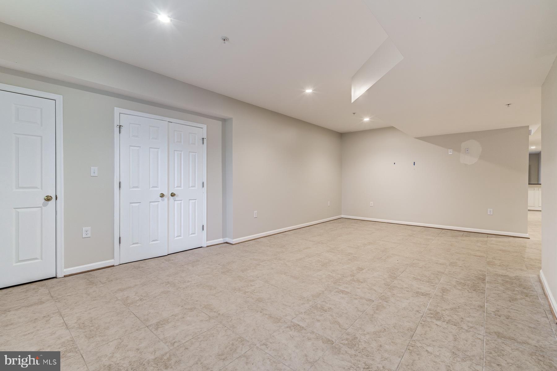 1906 Mayflower Dr