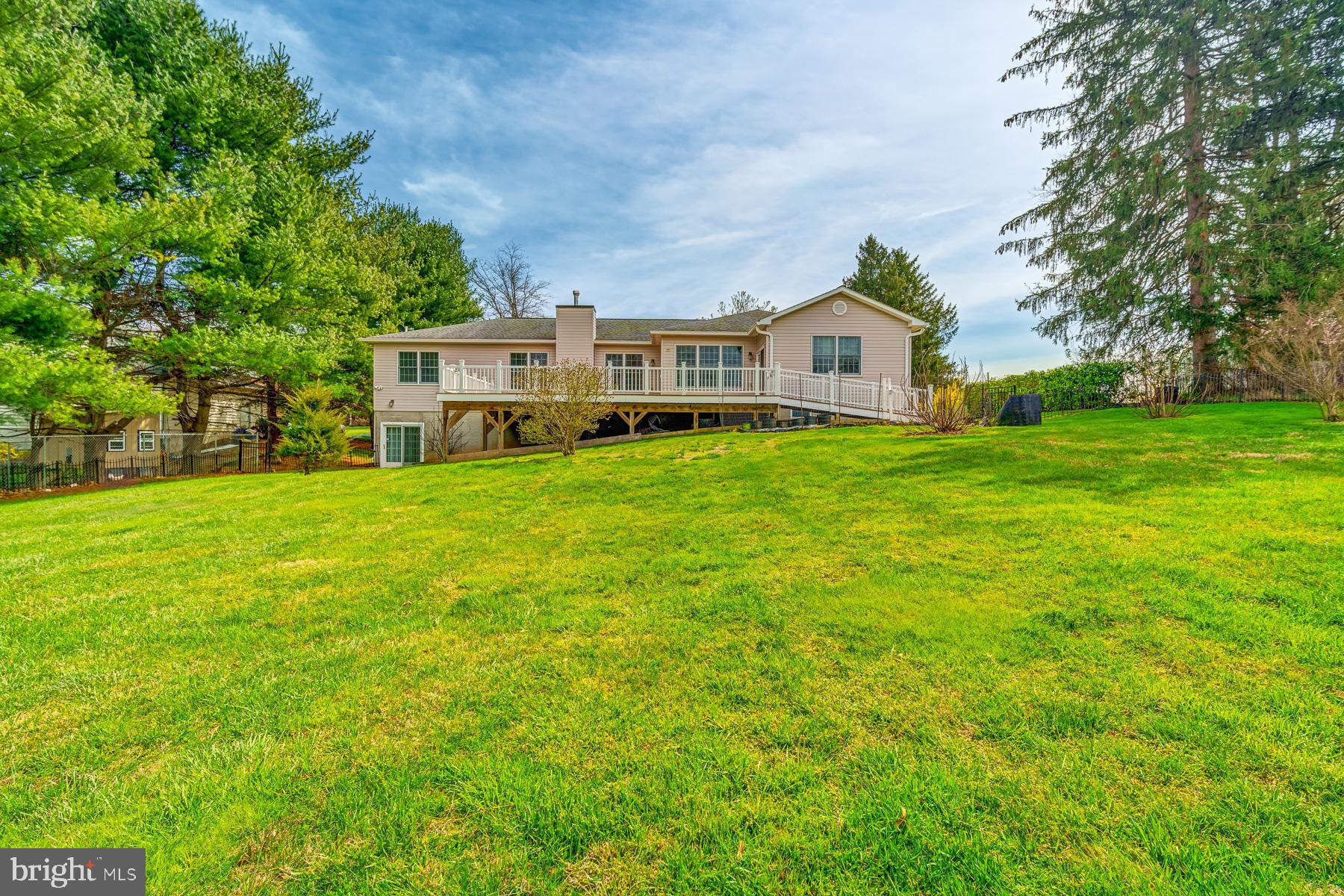 1906 Mayflower Dr
