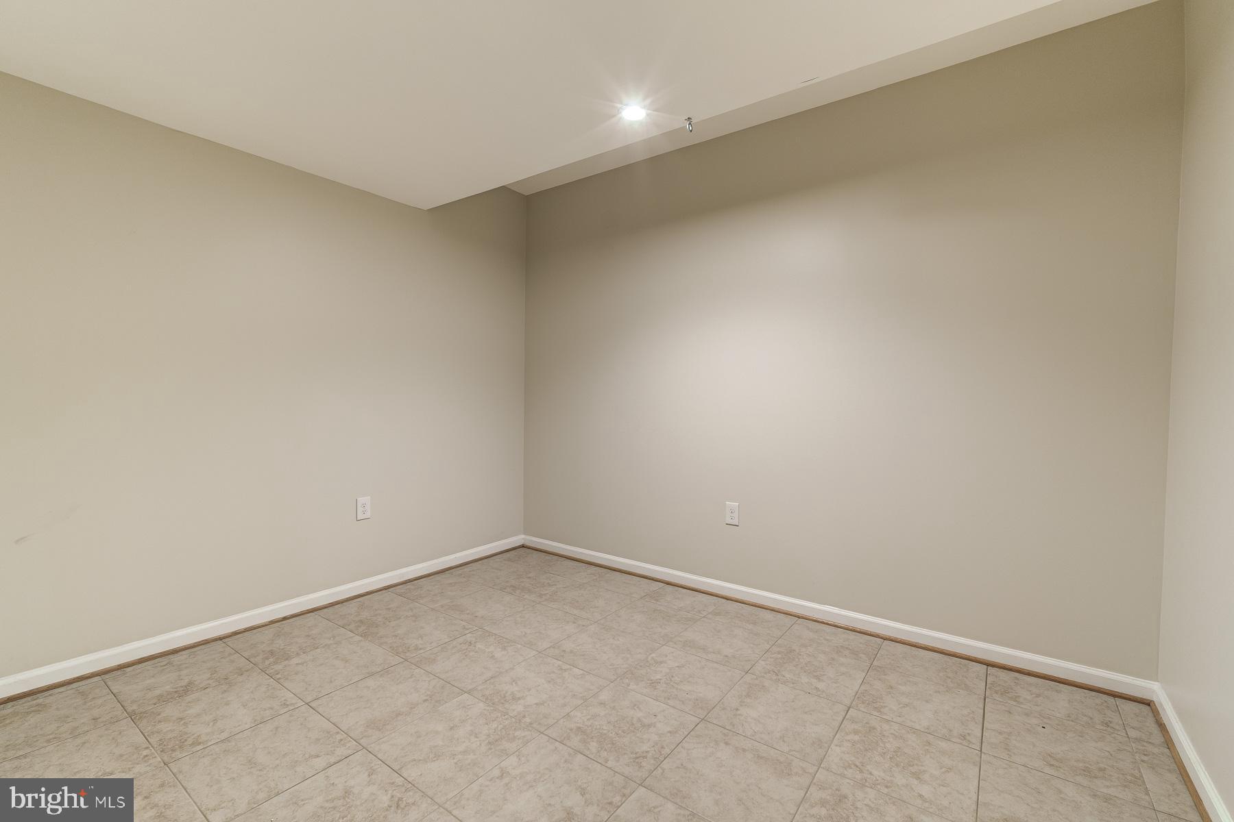 1906 Mayflower Dr
