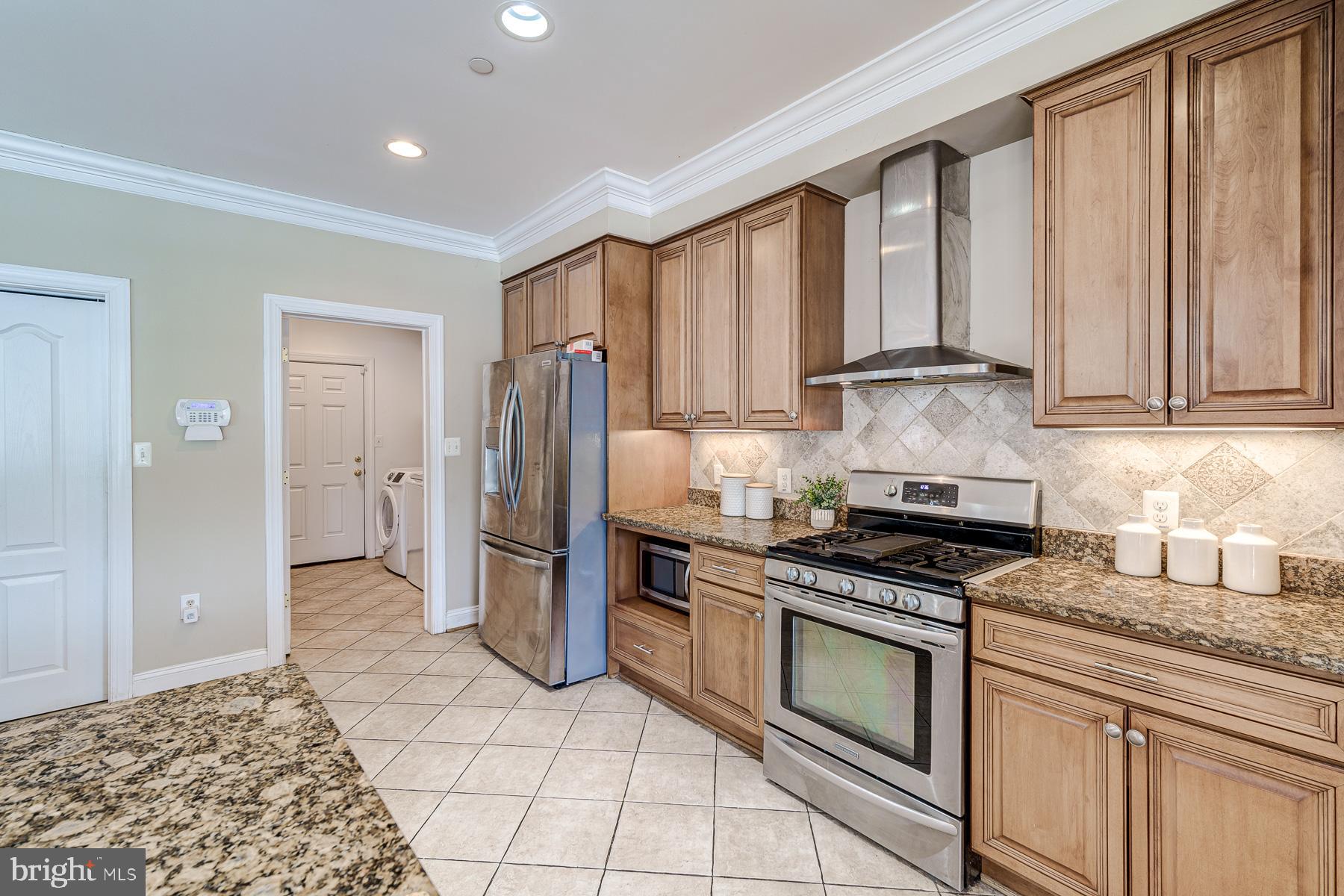 1906 Mayflower Dr