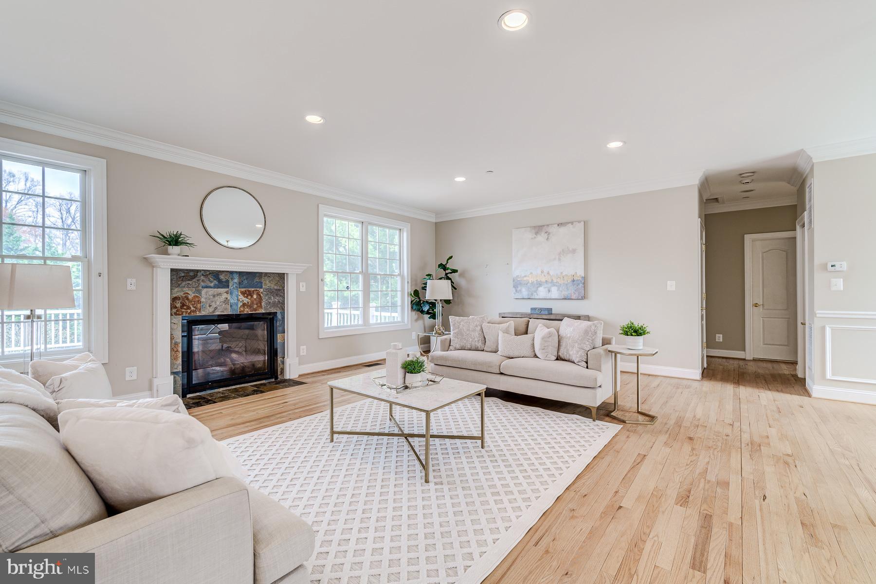 1906 Mayflower Dr