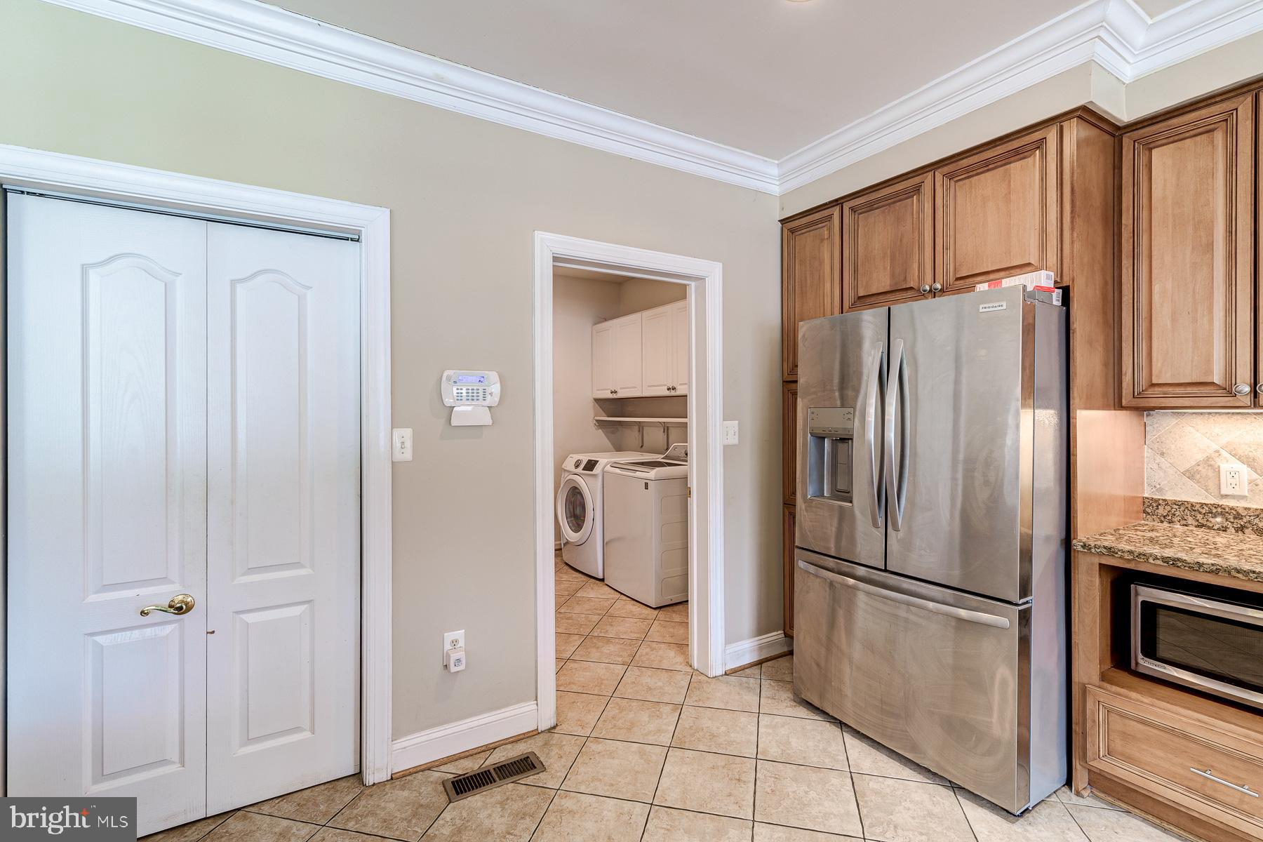 1906 Mayflower Dr