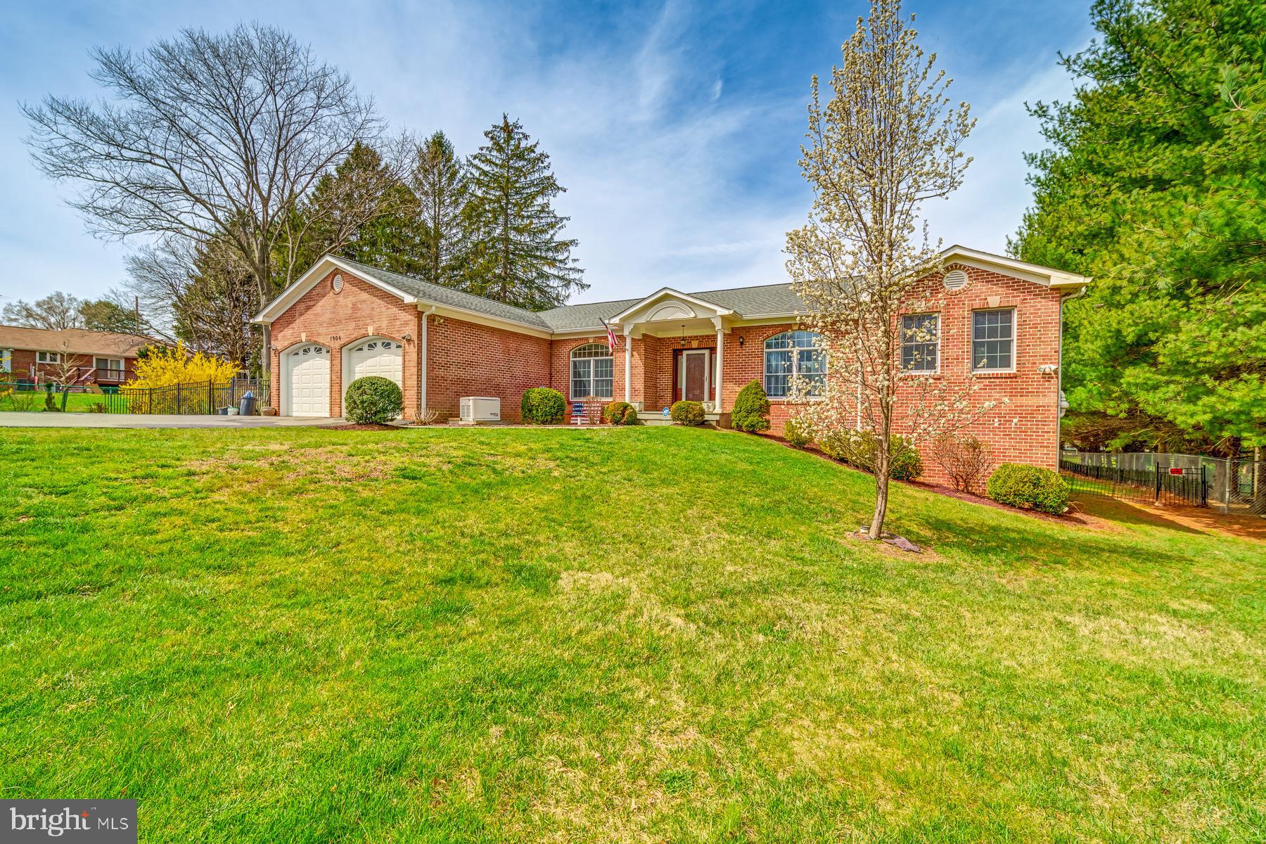 1906 Mayflower Dr