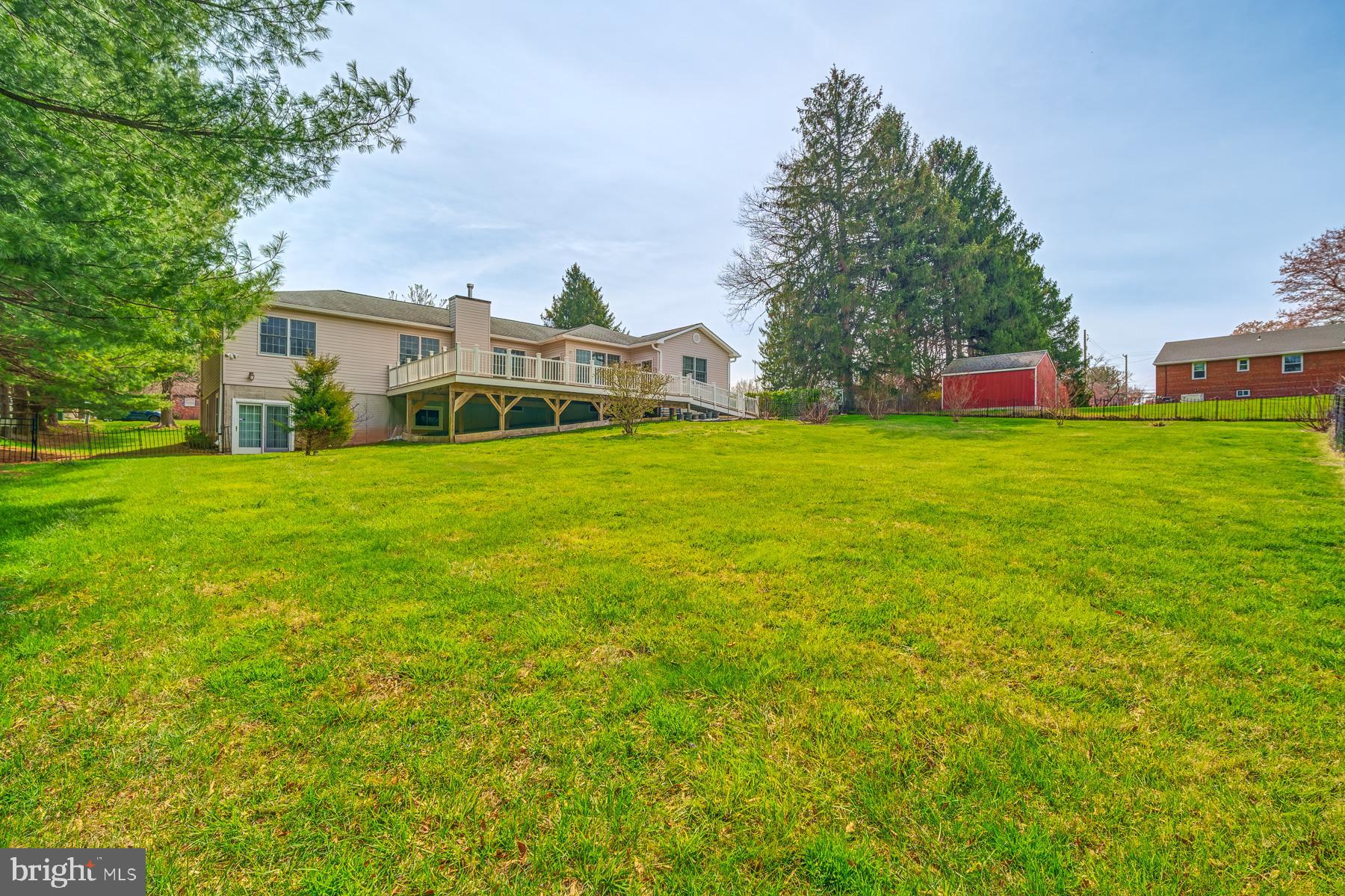 1906 Mayflower Dr