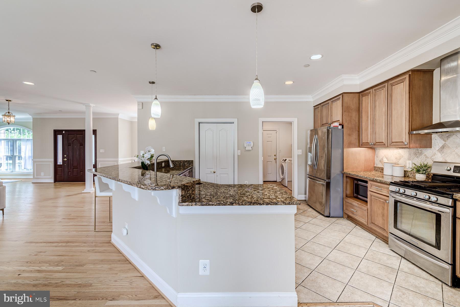 1906 Mayflower Dr