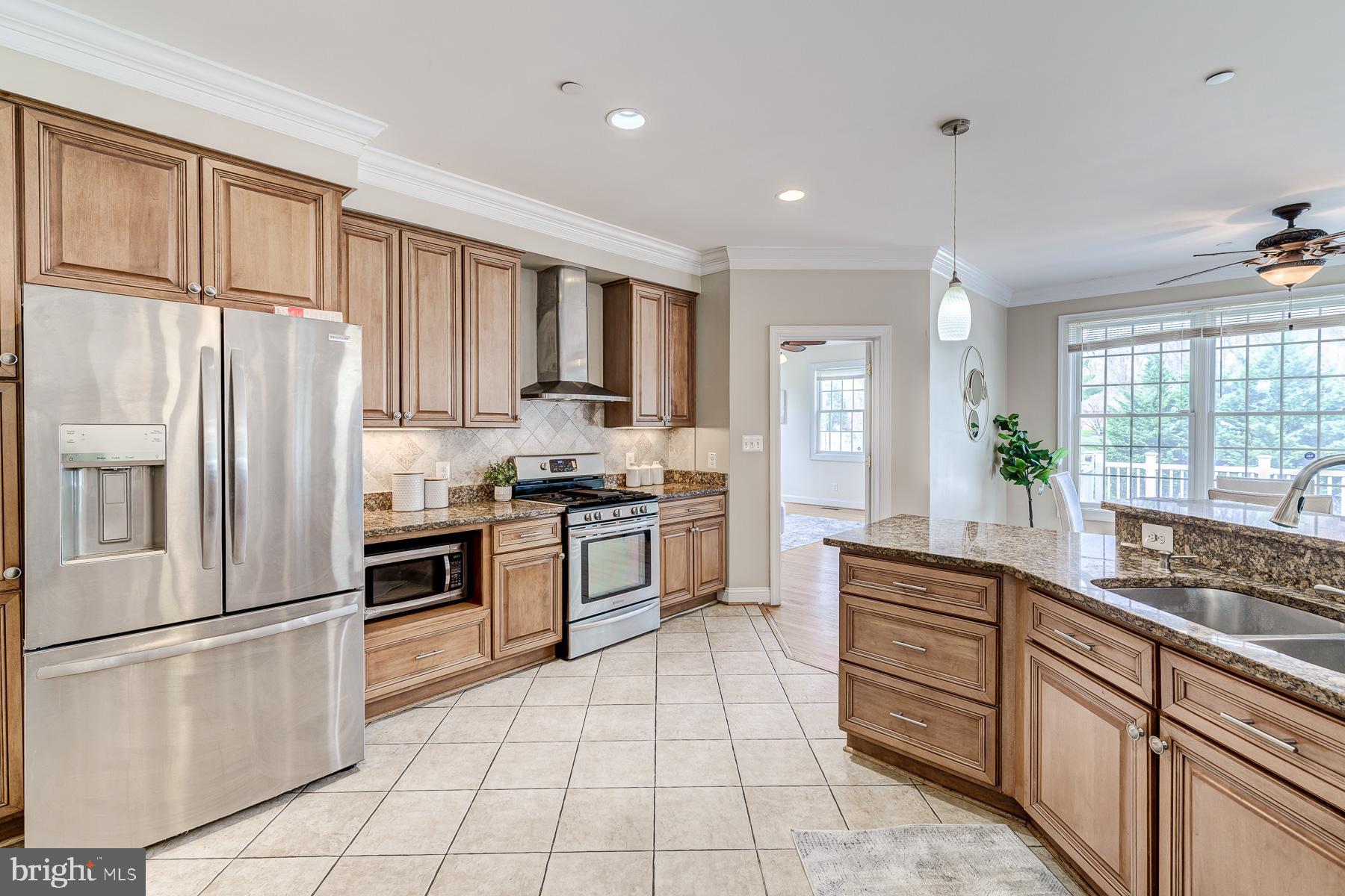 1906 Mayflower Dr