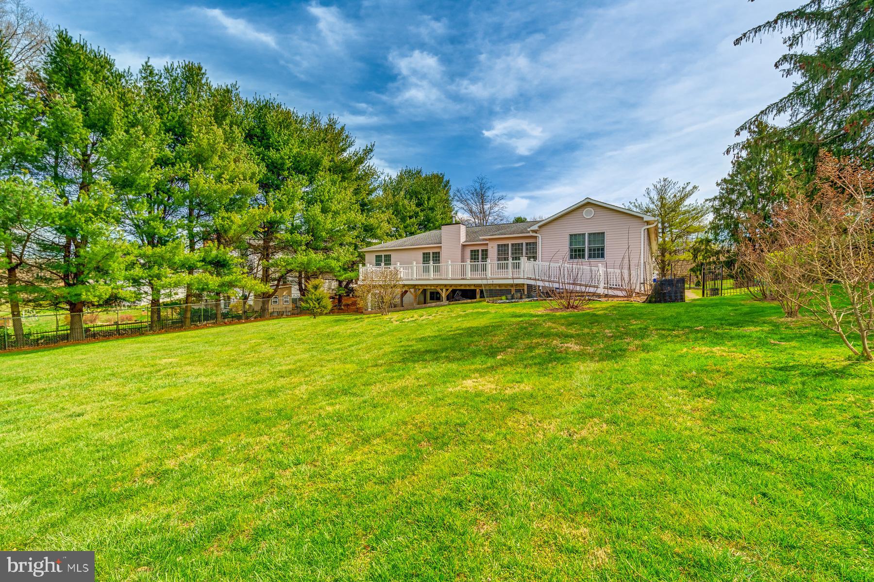 1906 Mayflower Dr