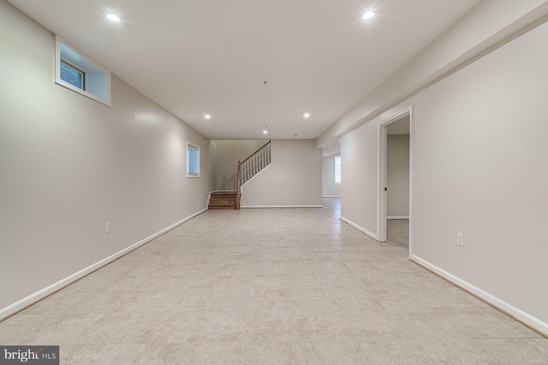 1906 Mayflower Dr