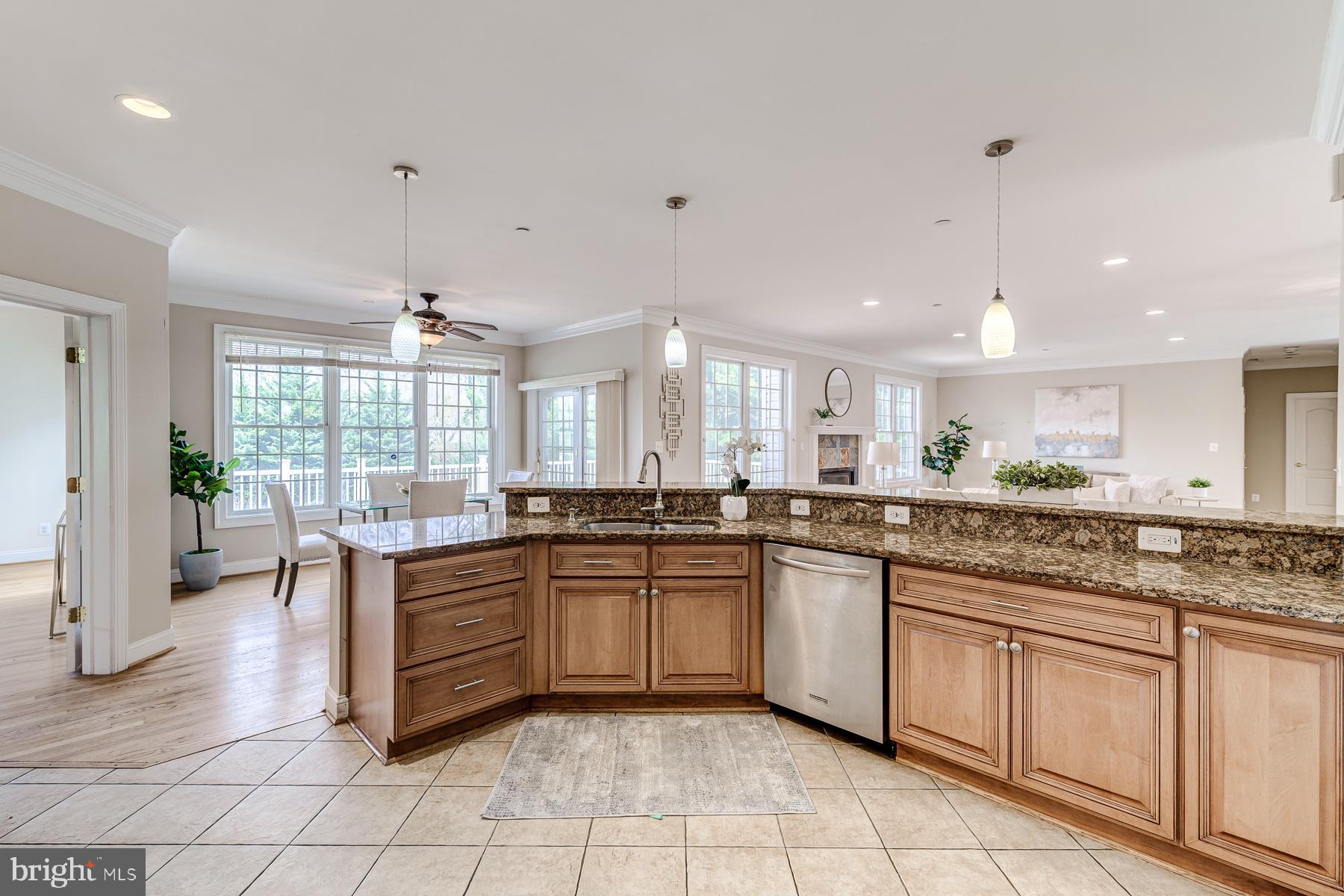1906 Mayflower Dr