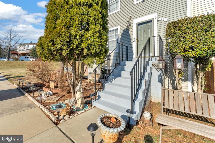 16 Applegrath Ct