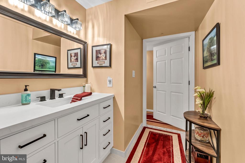 903 Hillside Lake Ter #601