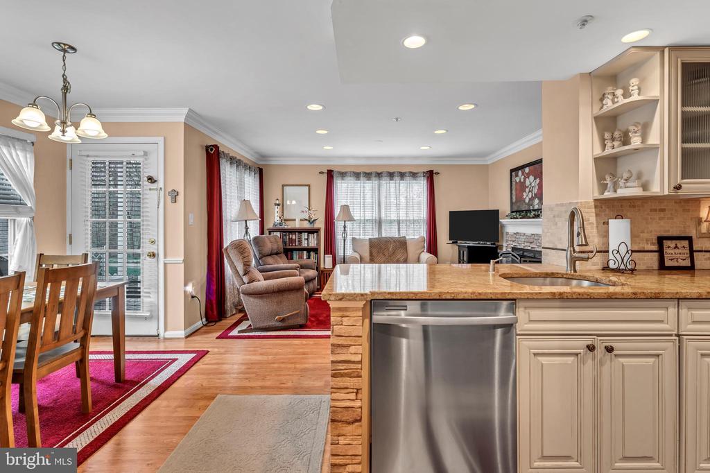 903 Hillside Lake Ter #601