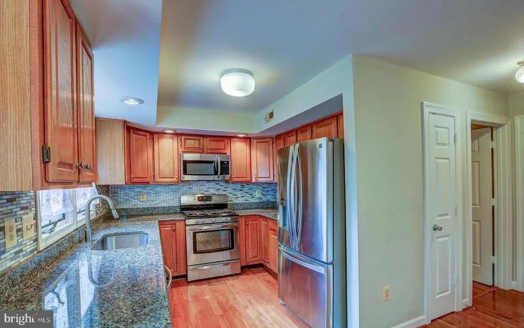 4 RED GRANITE COURT
