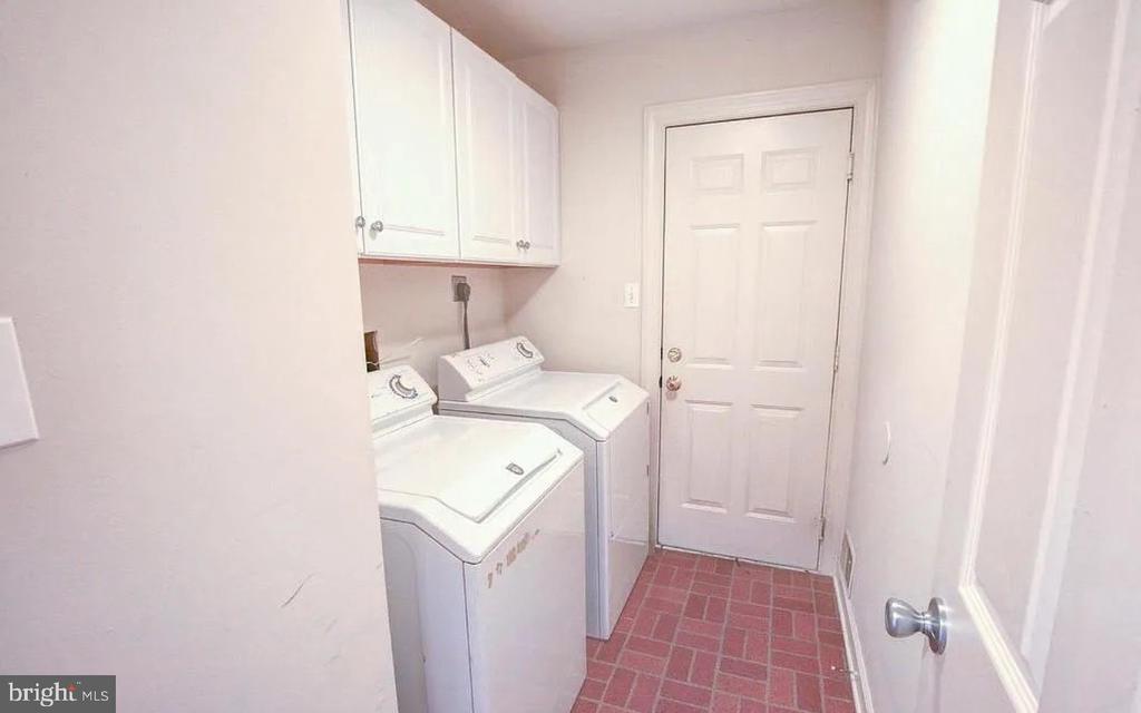 4 RED GRANITE COURT