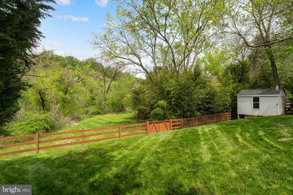 9037 Wandering Trail Dr