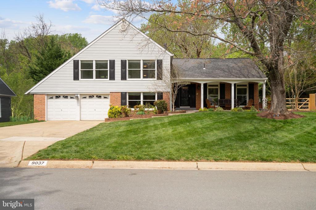 9037 Wandering Trail Dr
