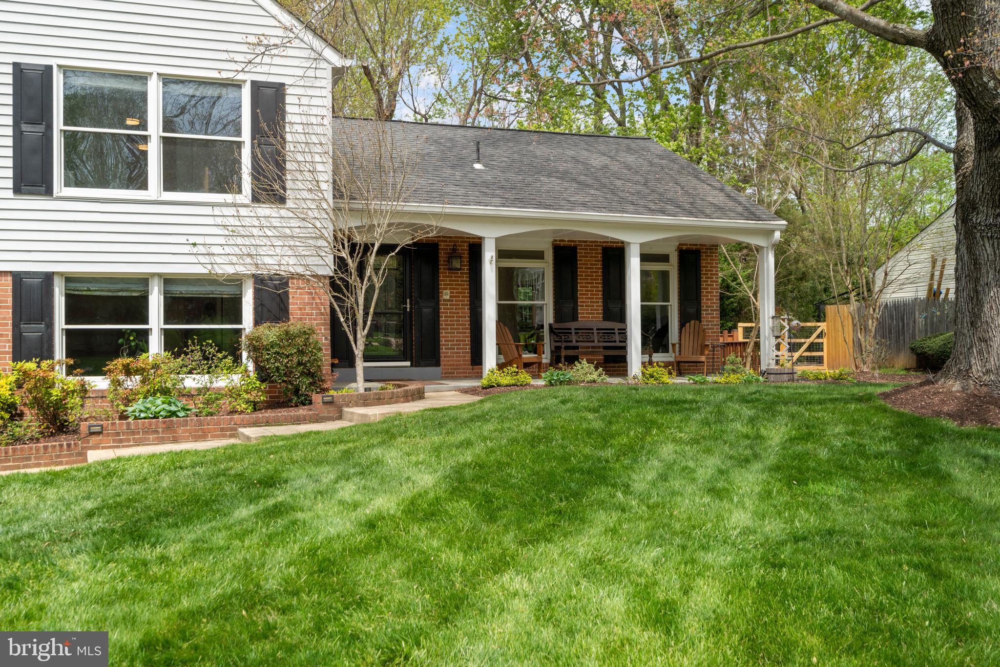 9037 Wandering Trail Dr