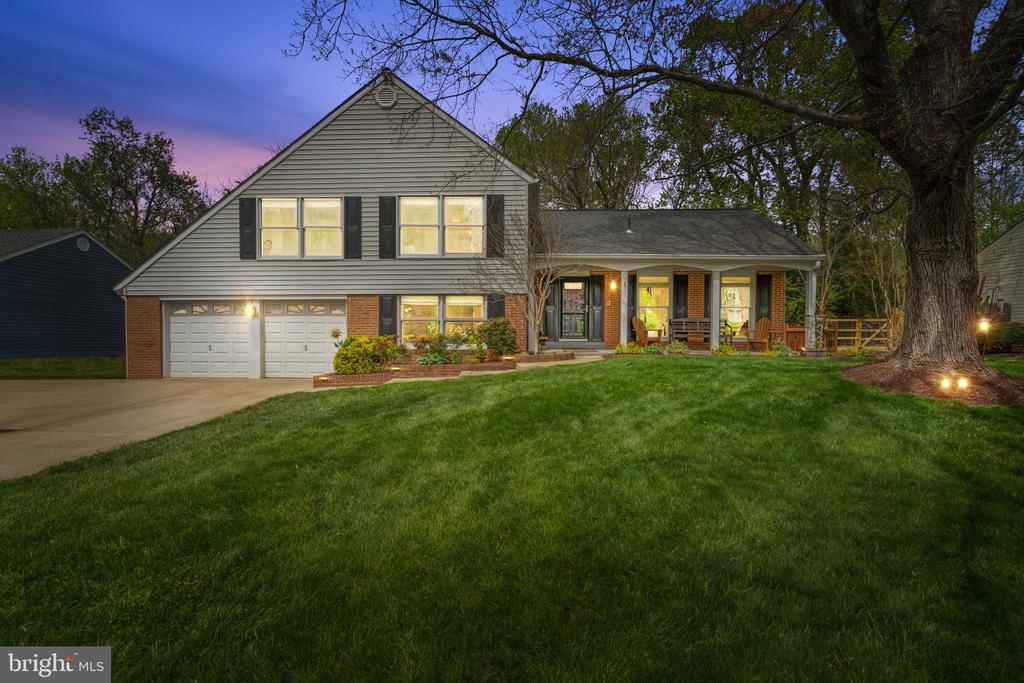 9037 Wandering Trail Dr