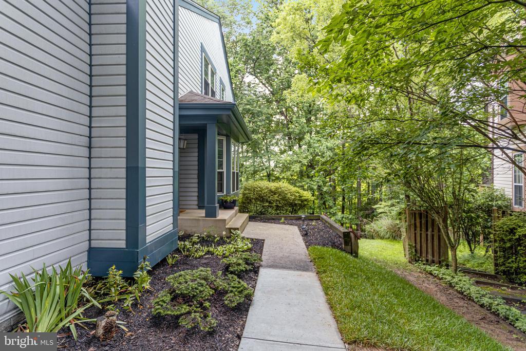 1651 Hugo Cir