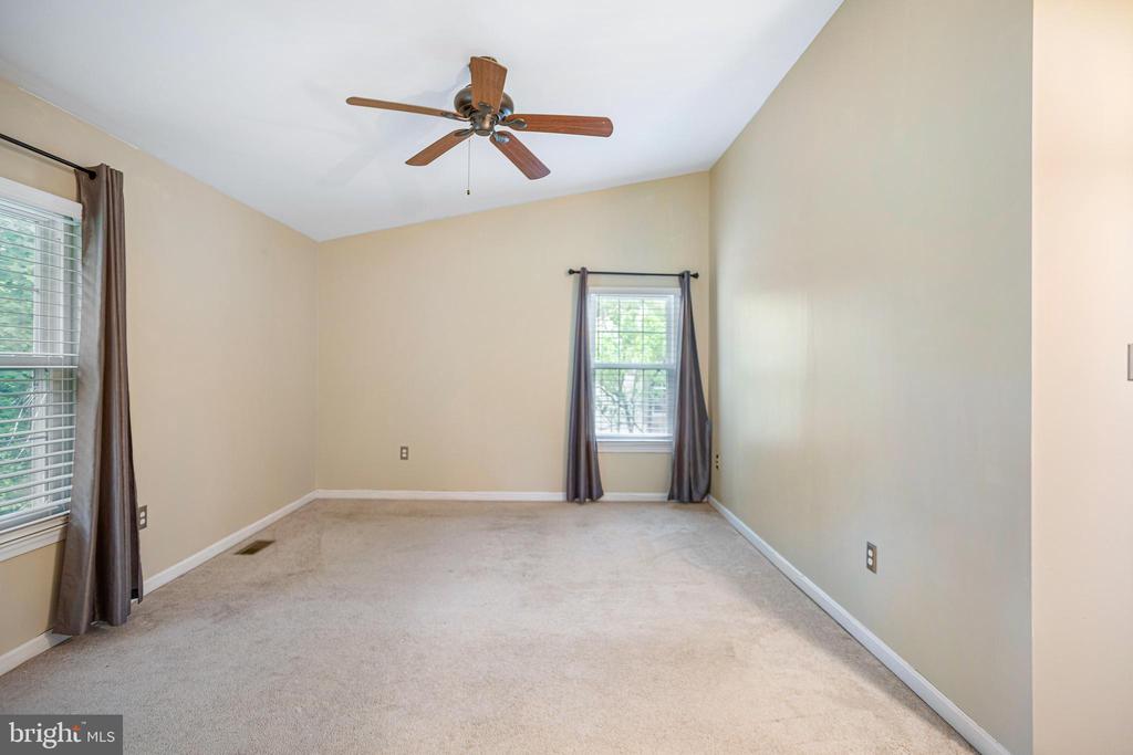 1651 Hugo Cir