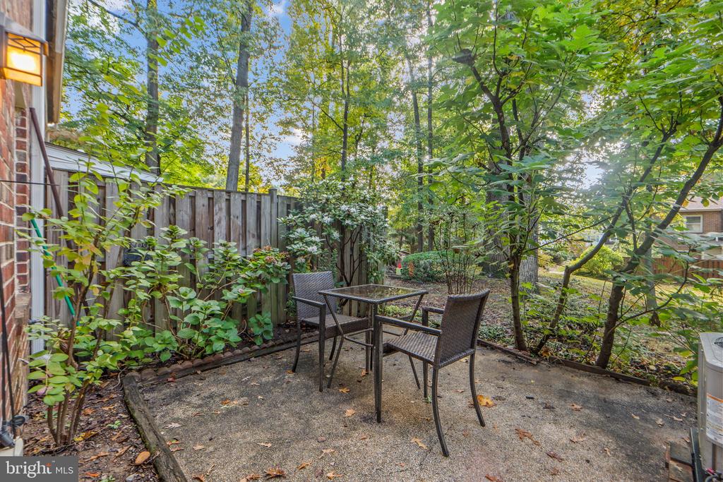 881 AZALEA DRIVE 24-881