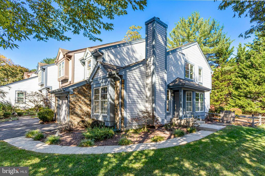 1552 HUGO CIRCLE