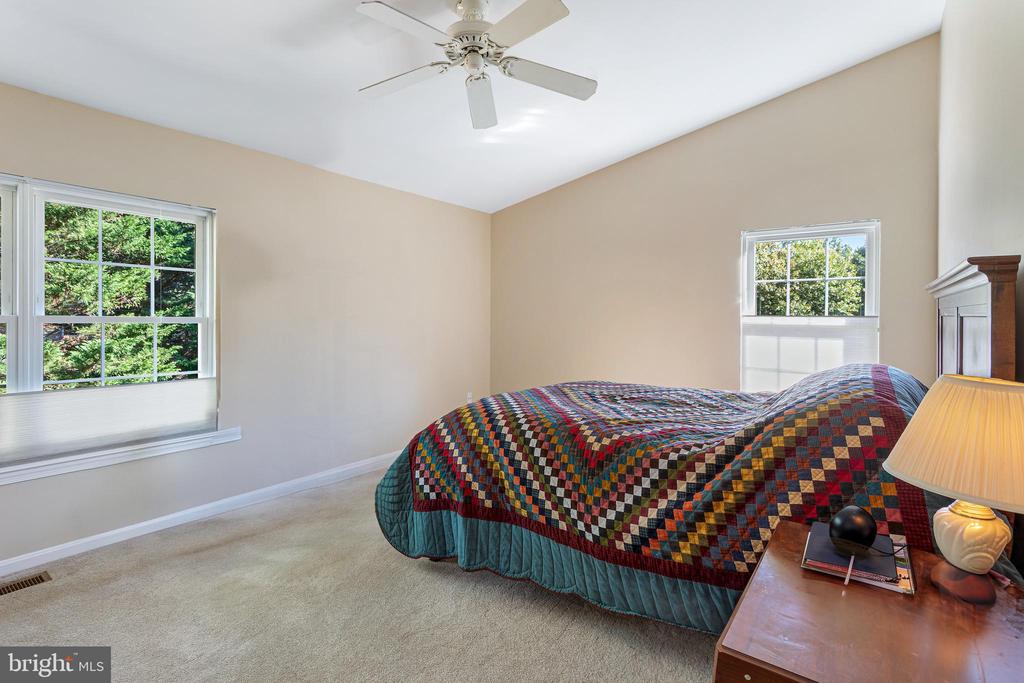 1552 HUGO CIRCLE