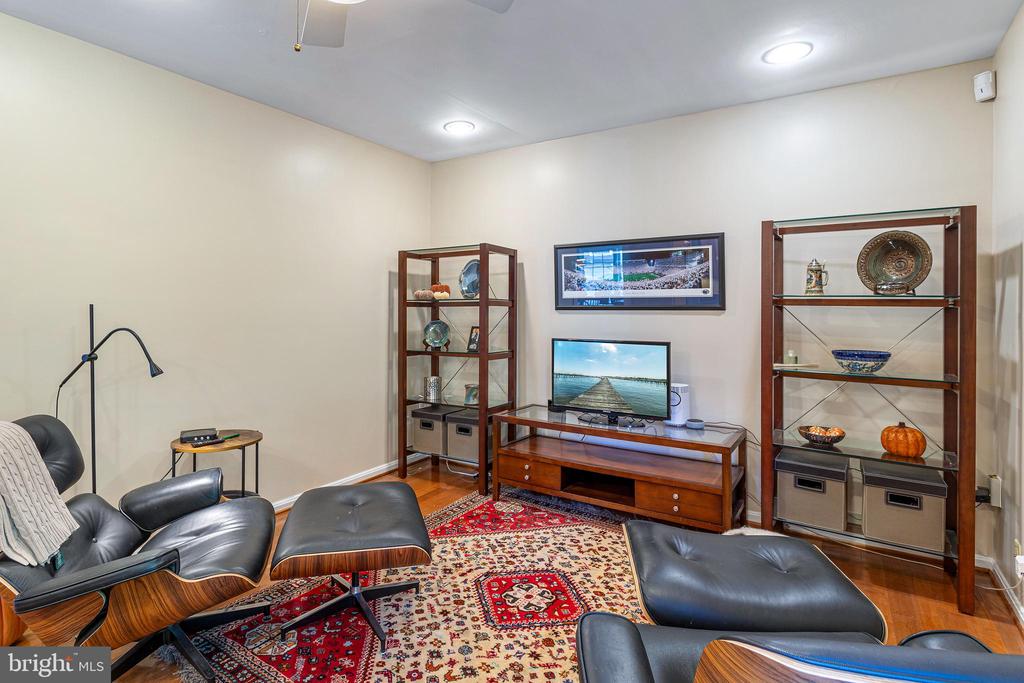 1552 HUGO CIRCLE