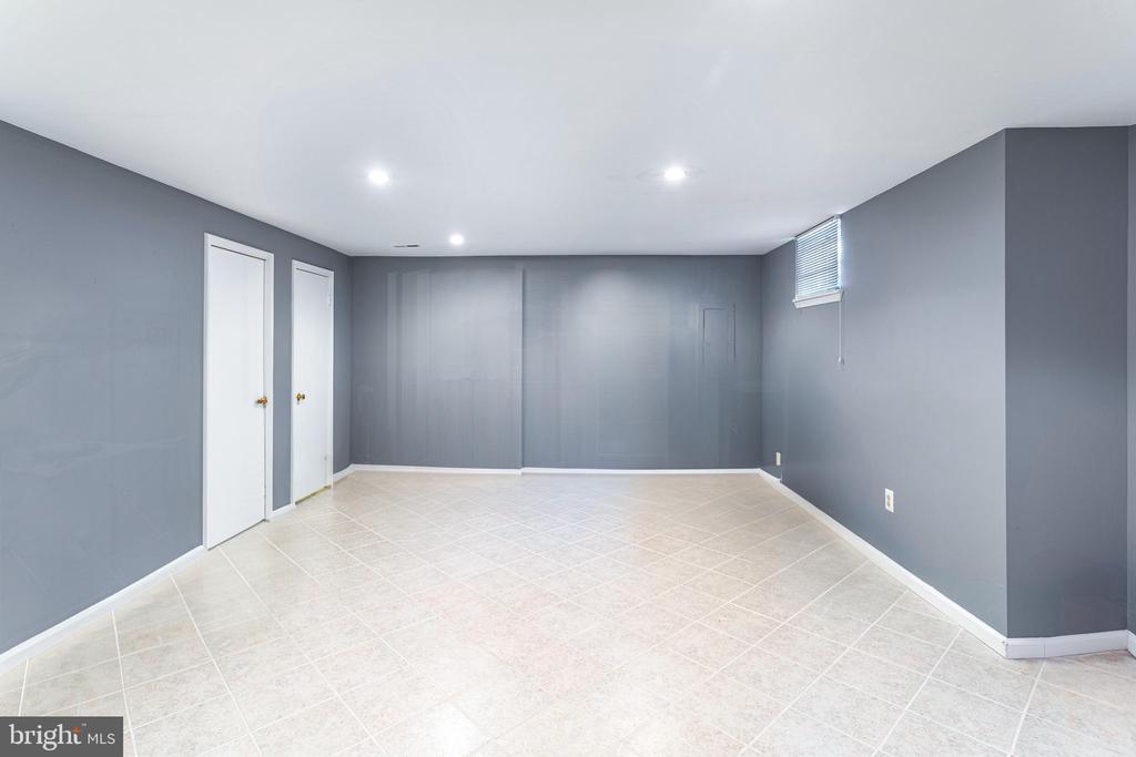 1552 HUGO CIRCLE